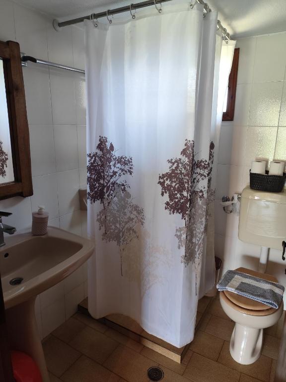 RODAVGI Apartment A - bathroom with shower