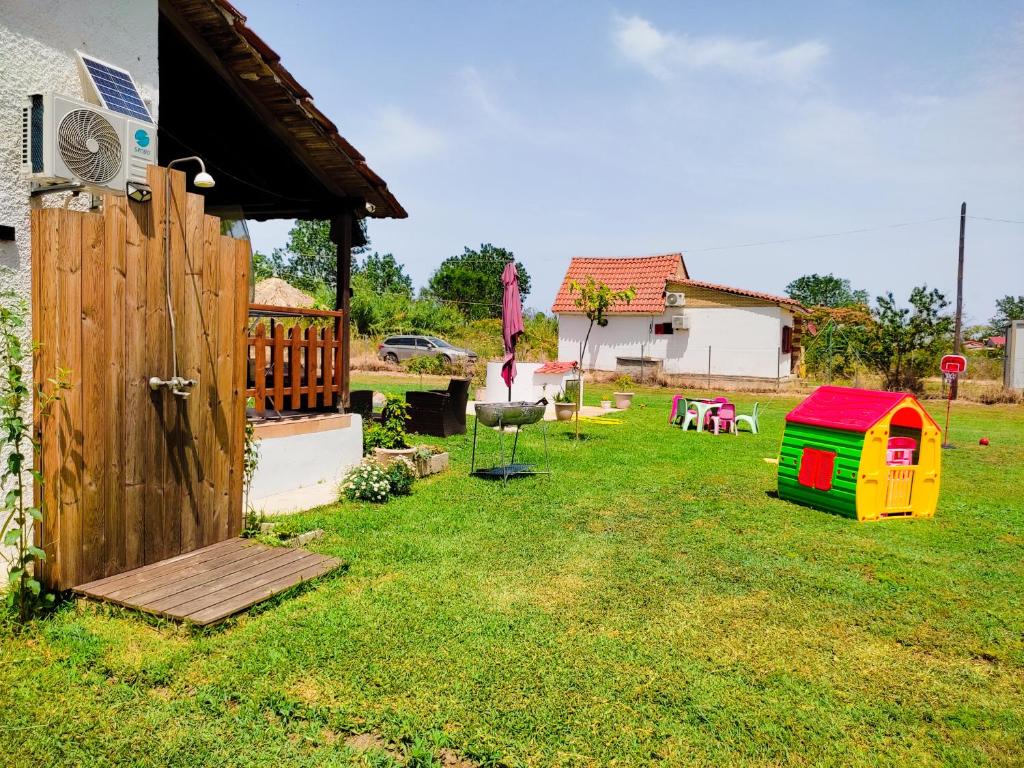 RODAVGI outdoor hot water shower and children's playhouse in the garden